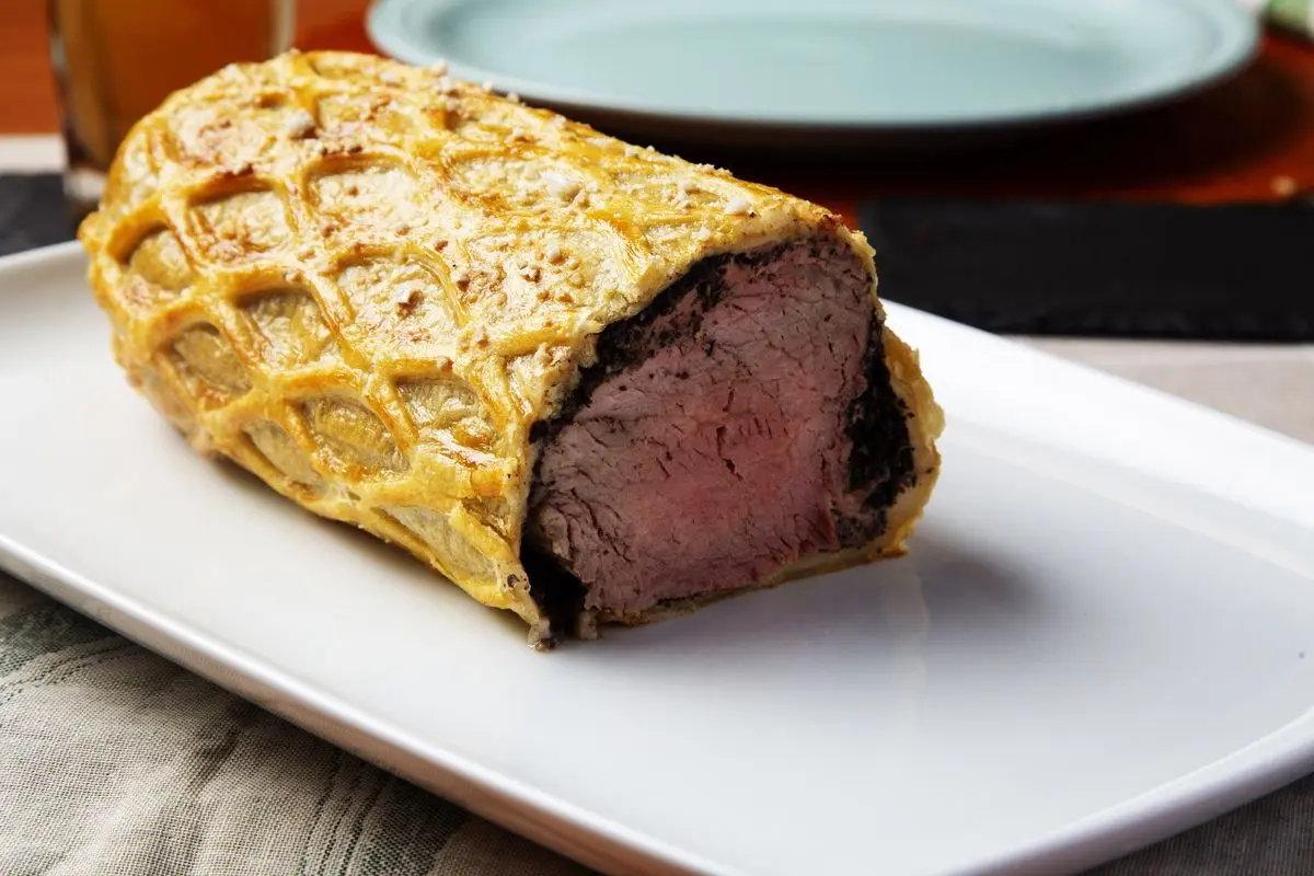 carne envuelta en hojaldre - Cómo se calienta un solomillo Wellington