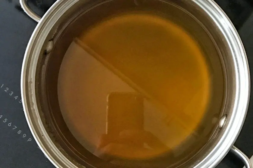 caldo de carne oscuro - Cómo se clarifica un fondo