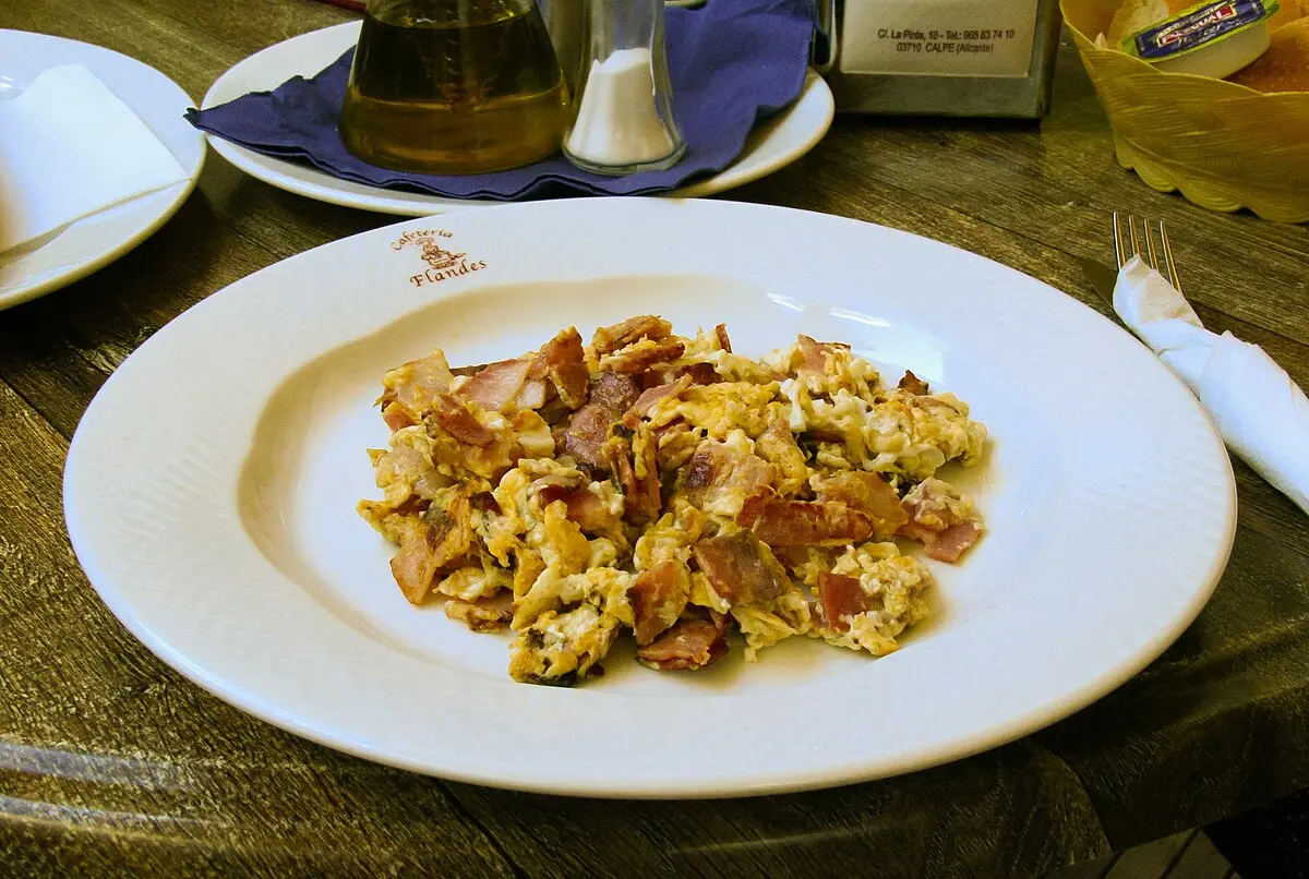 carne con huevo revuelto - Cómo se le dice al huevo revuelto
