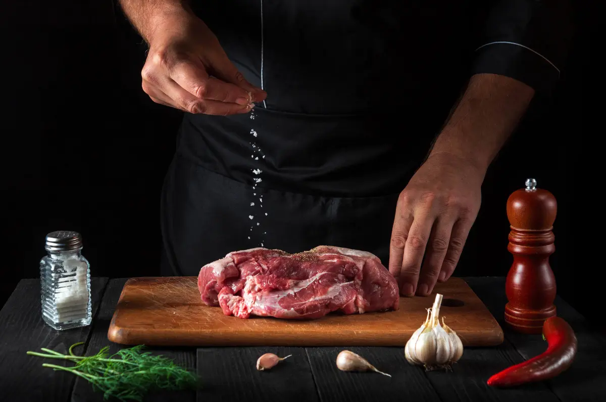 Cuándo echar sal a la carne: ¿Cuál es el momento adecuado? - Cuándo se debe sazonar la carne cuando echar sal a la carne - Cuándo se debe sazonar la carne