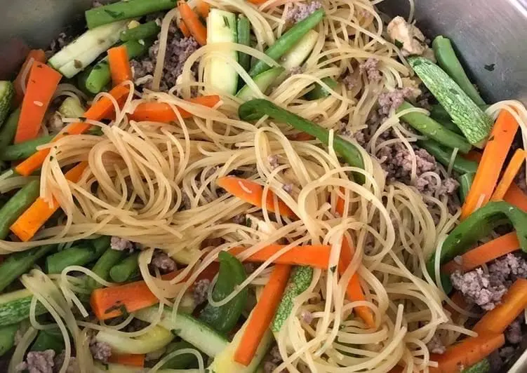 espaguetis con carne y verduras - Cuántas calorías tiene un plato de pasta con verduras