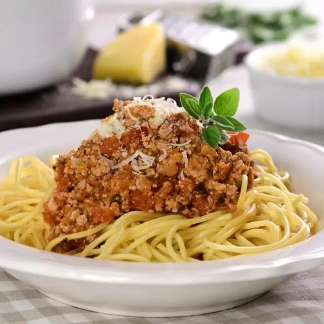 carne spaghetti a la bolognesa - Cuánto cuesta un plato de espagueti a la boloñesa