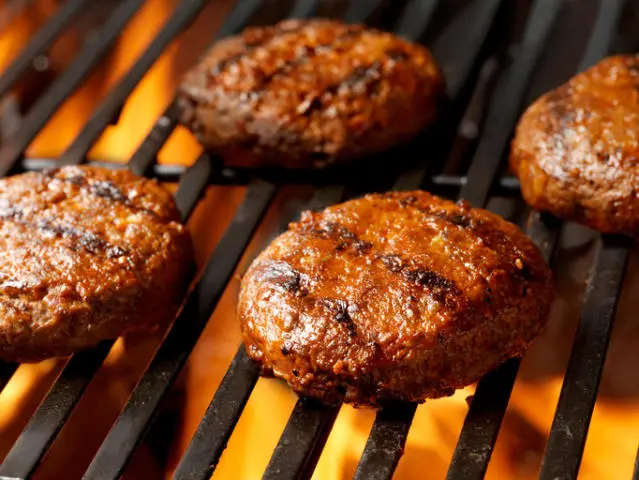 carne de hamburguesa a la parrilla - Cuánto tiempo tiene que estar una hamburguesa en la parrilla