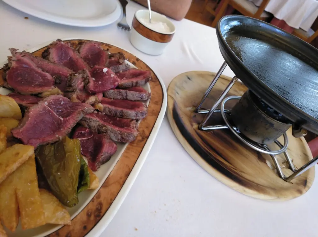 donde comer carne a la piedra - Qué significa carne a la piedra
