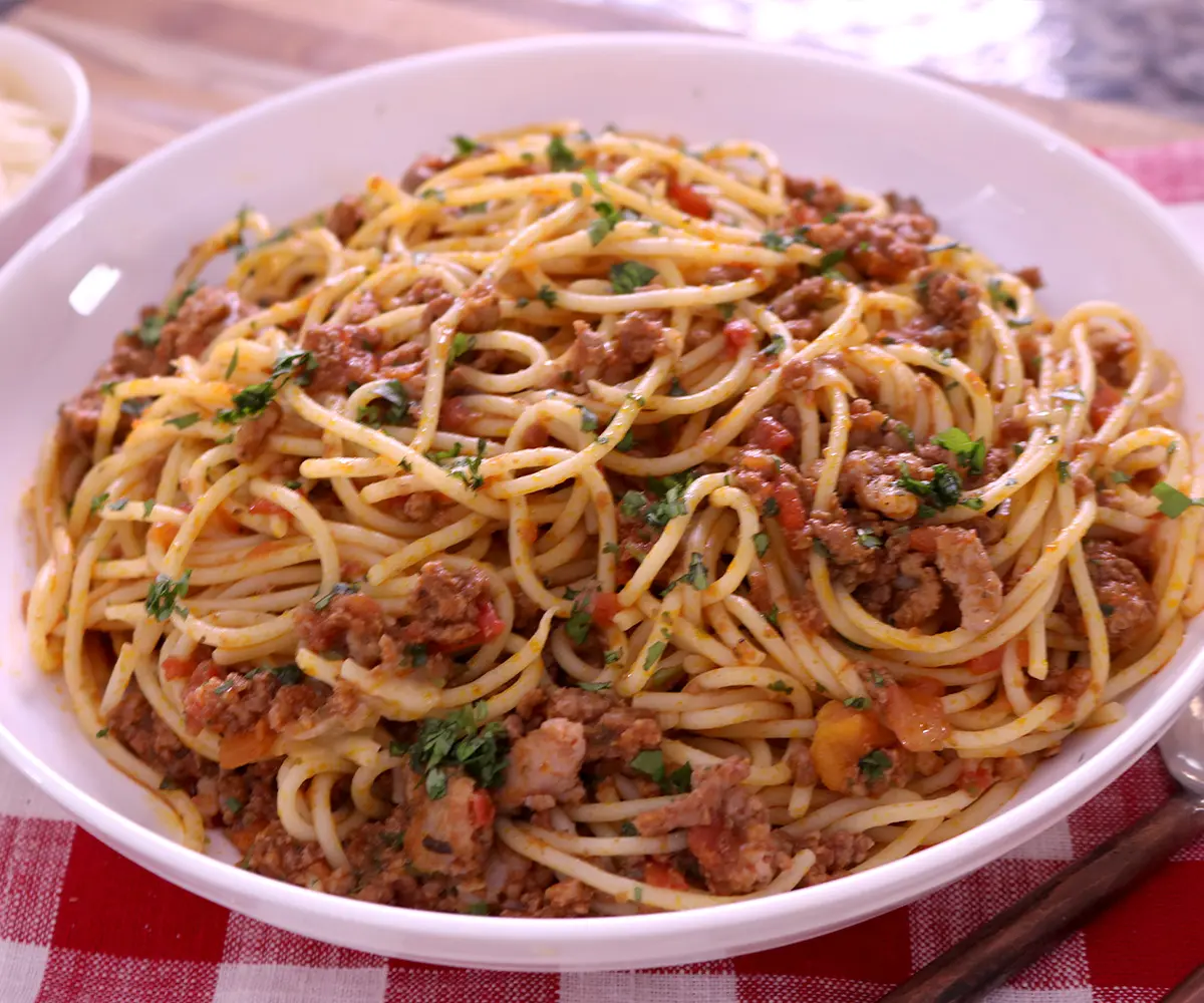 espagueti con carne de res - Que tiene los espaguetis